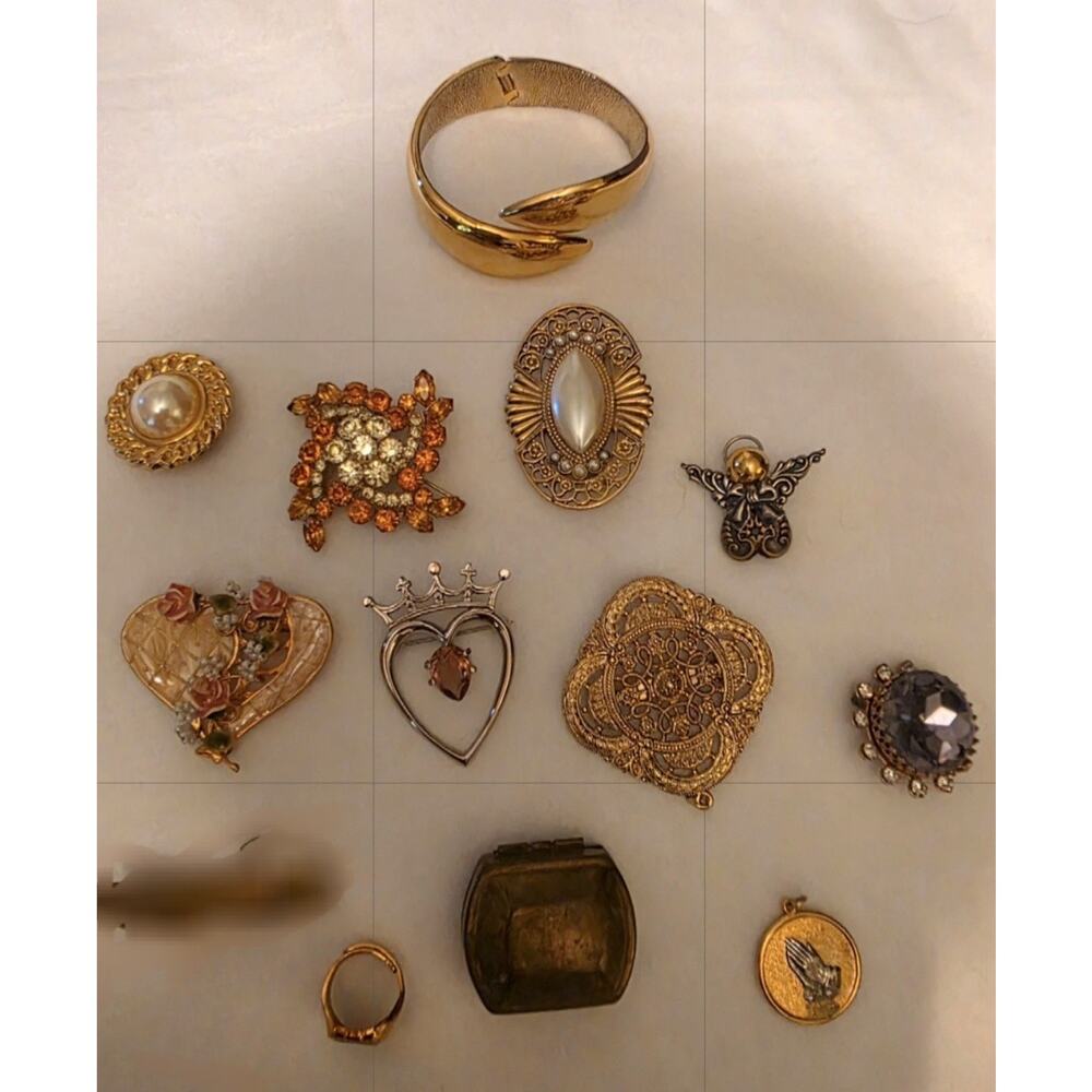Vintage Jewelry Lot Brooches Pins Cuff Bracelet Pendant Ring Mixed Costume...